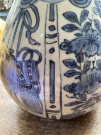 A Chinese blue and white kraak porcelain bottle vase, Wanli