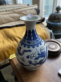 A Chinese blue and white 'yuhuchunping' 'dragon' vase on wooden stand, Qianlong mark, 19/20th C.