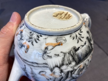 Een Chinese grisaille theepot met Europees decor, Qianlong