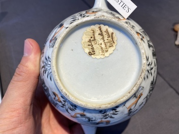 Een Chinese grisaille theepot met Europees decor, Qianlong