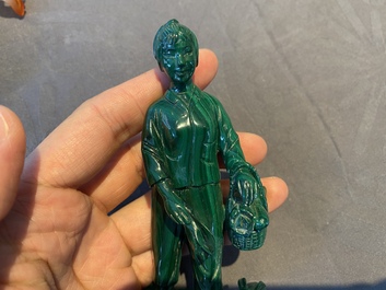 Deux sculptures de filles de la R&eacute;volution Culturelle en agate et malachite, Chine