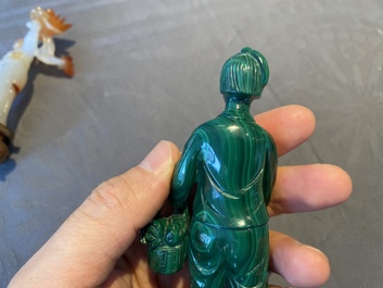 Deux sculptures de filles de la R&eacute;volution Culturelle en agate et malachite, Chine