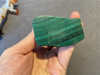 Deux sculptures de filles de la R&eacute;volution Culturelle en agate et malachite, Chine