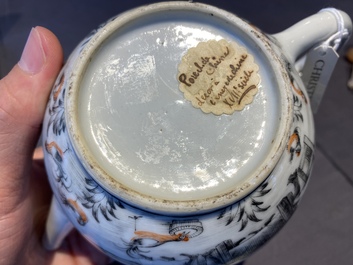 Een Chinese grisaille theepot met Europees decor, Qianlong