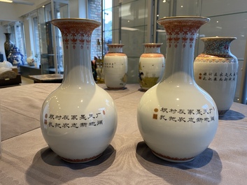 Vier Chinese vazen met Culturele Revolutie decor van boeren en kinderen, Zhong Guo Jing De Zhen Zhi 中國景德鎮製 merk, 20e eeuw