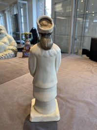 Sculpture d'une femme russe de la R&eacute;volution Culturelle en porcelaine de Chine