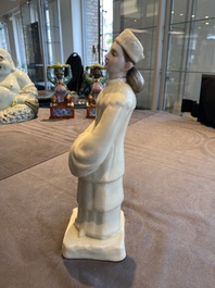 Sculpture d'une femme russe de la R&eacute;volution Culturelle en porcelaine de Chine