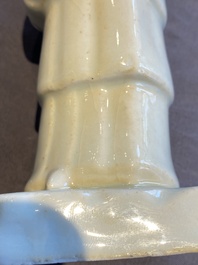 Sculpture d'une femme russe de la R&eacute;volution Culturelle en porcelaine de Chine