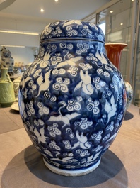 A Chinese blue and white 'cranes' jar and cover, 19/20th C.