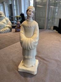 Sculpture d'une femme russe de la R&eacute;volution Culturelle en porcelaine de Chine