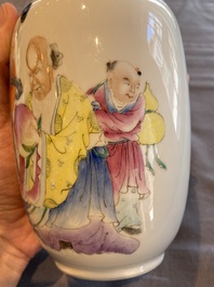 Een Chinese famille rose 'Shou Lao' vaas, Hongxian merk, 20e eeuw