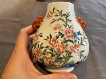 Two Chinese famille rose vases and a 'Wu Shuang Pu' teapot, 19/20th C.