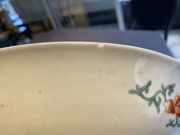 Plat en porcelaine de Chine Bencharong pour le march&eacute; thai, marque de Yongzheng, 19&egrave;me