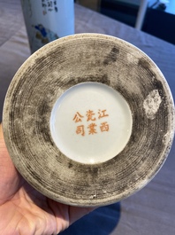 Een paar Chinese qianjiang cai hoedensteunen, Jiangxi Porcelain Company merk, 20e eeuw