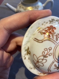 Drie Chinese blauw-witte en famille rose schotels, een theepot, een kom en een zhadou, 18/19e eeuw