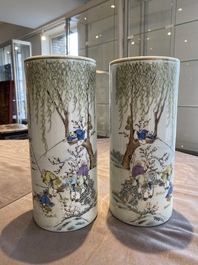 Een paar Chinese qianjiang cai hoedensteunen, Jiangxi Porcelain Company merk, 20e eeuw