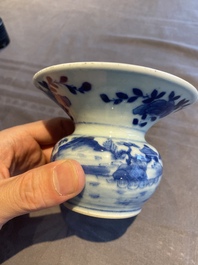 Drie Chinese blauw-witte en famille rose schotels, een theepot, een kom en een zhadou, 18/19e eeuw