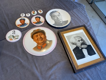 Negen Chinese communistische portretmedaillons en een plaquette met portret van Karl Marx, 20e eeuw