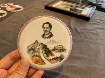 Negen Chinese communistische portretmedaillons en een plaquette met portret van Karl Marx, 20e eeuw