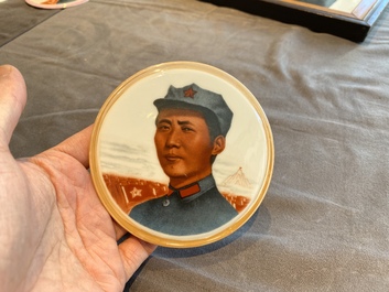 Negen Chinese communistische portretmedaillons en een plaquette met portret van Karl Marx, 20e eeuw
