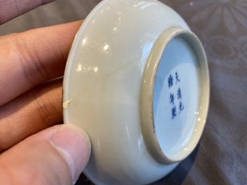 Een paar Chinese monochrome roze schoteltjes, Guangxu merk en periode