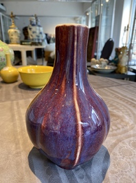 Vase de forme quadrilobe en porcelaine de Chine &agrave; &eacute;mail flamb&eacute;, Qianlong
