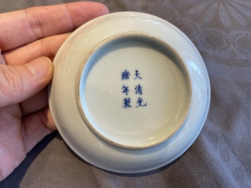Een paar Chinese monochrome roze schoteltjes, Guangxu merk en periode
