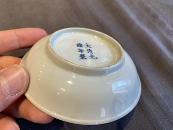 Een paar Chinese monochrome roze schoteltjes, Guangxu merk en periode