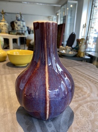 Vase de forme quadrilobe en porcelaine de Chine &agrave; &eacute;mail flamb&eacute;, Qianlong