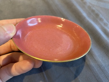 Een paar Chinese monochrome roze schoteltjes, Guangxu merk en periode