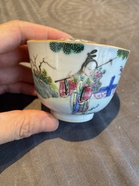 Een Chinese famille rose 'trick cup', 19e eeuw