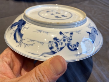 Een Chinees blauw-wit 'Paarden van Mu Wang' bord, Kangxi merk en periode