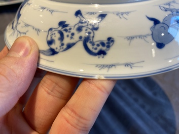 Een Chinees blauw-wit 'Paarden van Mu Wang' bord, Kangxi merk en periode
