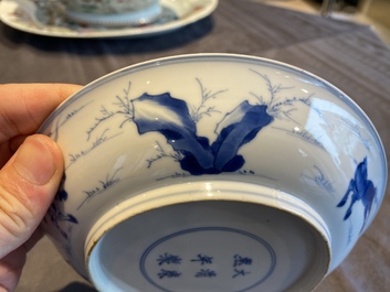 Een Chinees blauw-wit 'Paarden van Mu Wang' bord, Kangxi merk en periode