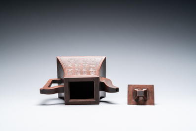 Th&eacute;i&egrave;re couverte en gr&egrave;s de Yixing, marque de Wen Ben Cang Hu 問本藏壺, Chine, R&eacute;publique
