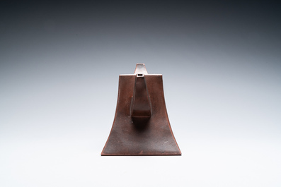 Th&eacute;i&egrave;re couverte en gr&egrave;s de Yixing, marque de Wen Ben Cang Hu 問本藏壺, Chine, R&eacute;publique