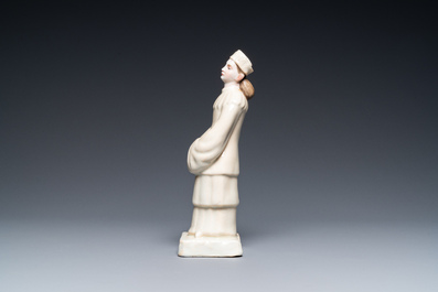 Sculpture d'une femme russe de la R&eacute;volution Culturelle en porcelaine de Chine