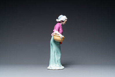 Sculpture d'une femme de la R&eacute;volution Culturelle en porcelaine de Chine