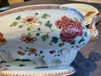 Een Chinese famille rose dekselterrine op onderschotel, Qianlong