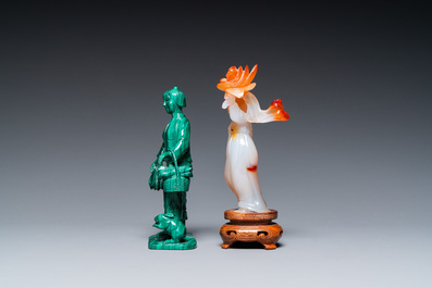Deux sculptures de filles de la R&eacute;volution Culturelle en agate et malachite, Chine