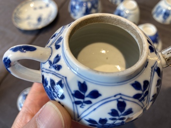 14 Chinese blue and white tea wares, Kangxi and later