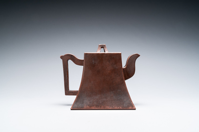Th&eacute;i&egrave;re couverte en gr&egrave;s de Yixing, marque de Wen Ben Cang Hu 問本藏壺, Chine, R&eacute;publique