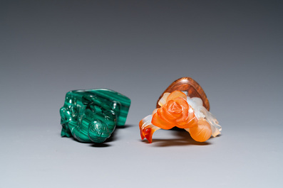 Deux sculptures de filles de la R&eacute;volution Culturelle en agate et malachite, Chine