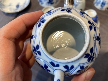 14 Chinese blue and white tea wares, Kangxi and later