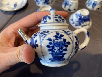14 Chinese blue and white tea wares, Kangxi and later