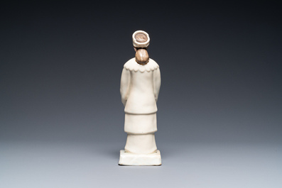 Sculpture d'une femme russe de la R&eacute;volution Culturelle en porcelaine de Chine