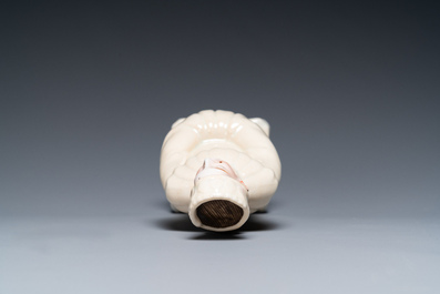 Sculpture d'une femme russe de la R&eacute;volution Culturelle en porcelaine de Chine