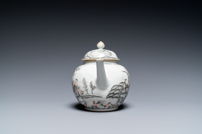 Een Chinese grisaille theepot met Europees decor, Qianlong