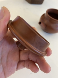 A Chinese Yixing stoneware tea caddy and teapot, 19/20th C.