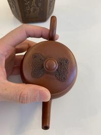 A Chinese Yixing stoneware tea caddy and teapot, 19/20th C.